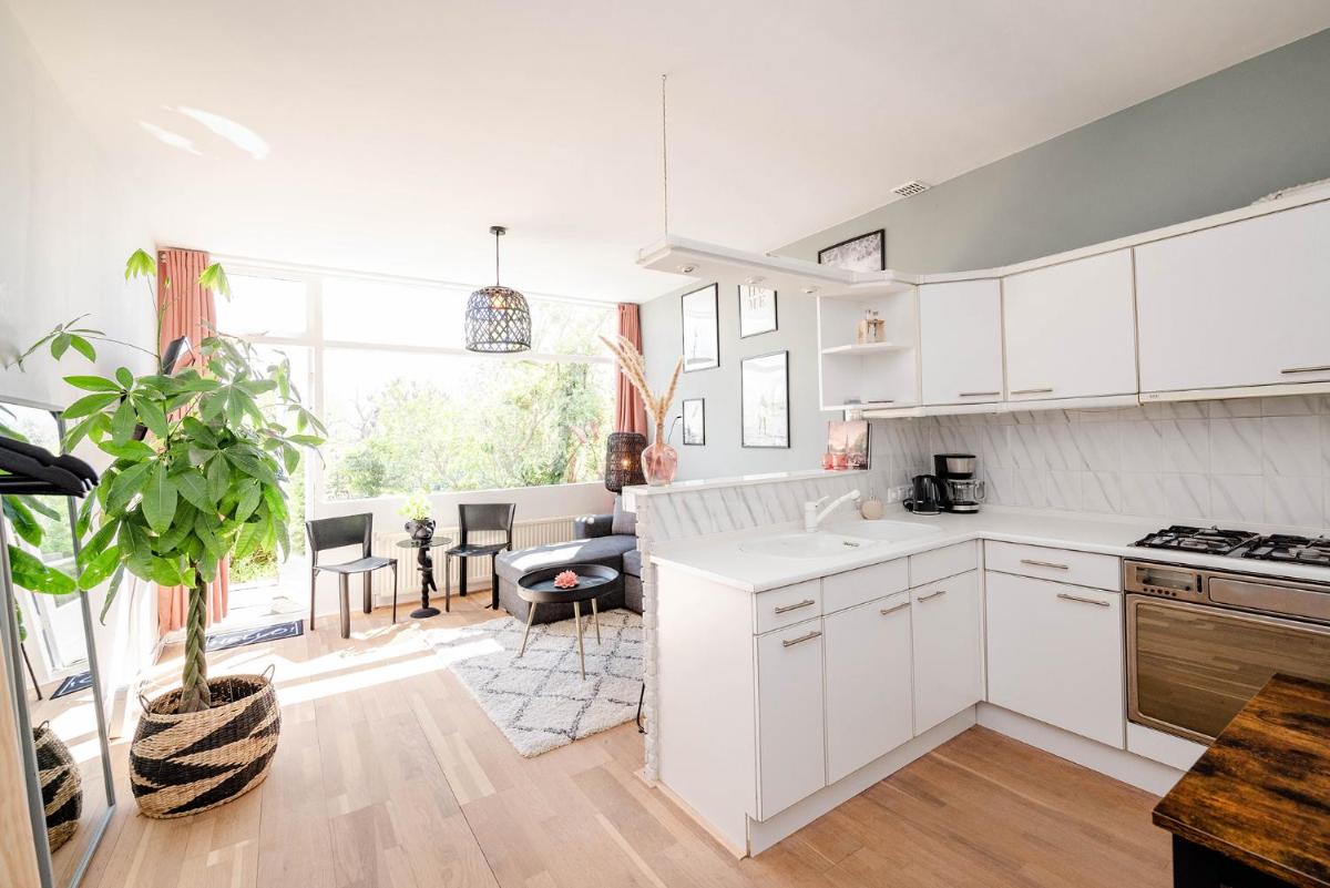 Amsterdam Beach Apartment 1, Private Garden - Housity