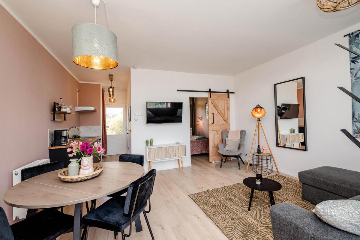 Amsterdam Beach Apartment 9, Private Garden - Housity