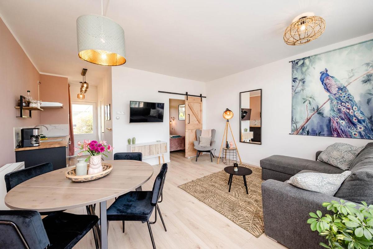 Amsterdam Beach Apartment 9, Private Garden - Housity