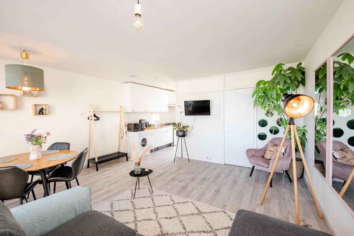 Amsterdam Beach Apartment 44 - Housity