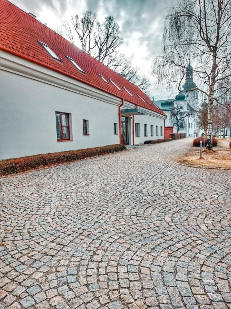 Depandance - vedlejší budova u Zámku Třešť - Housity