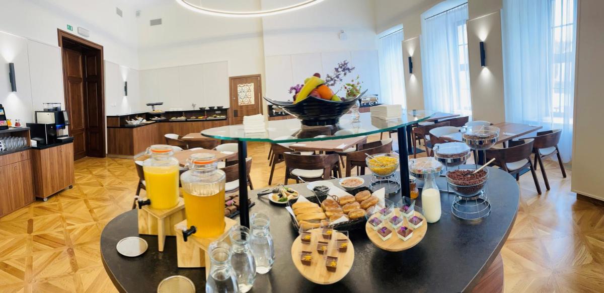 Depandance - vedlejší budova u Zámku Třešť - Housity