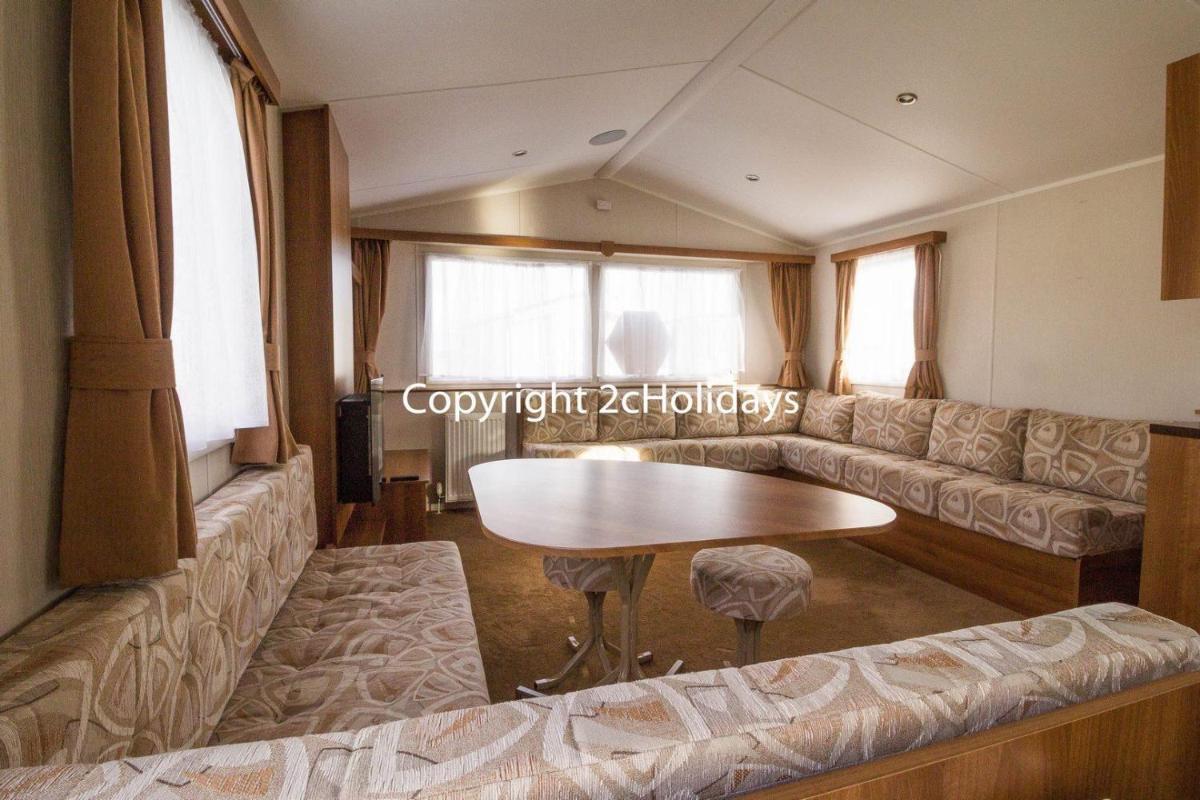 8 berth caravan for hire near Great Yarmouth at Broadland Sands ref 20268BS - Housity
