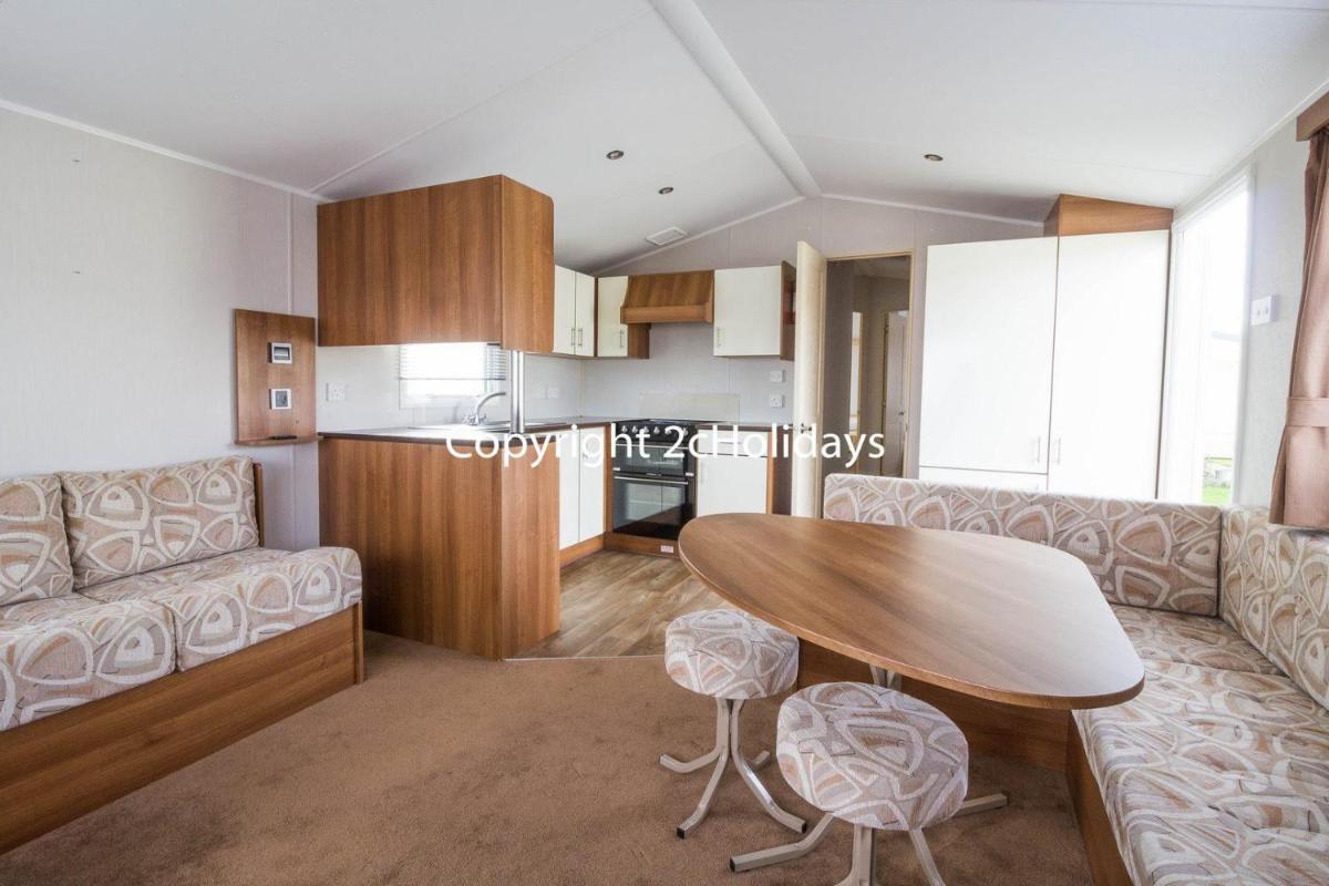 8 berth caravan for hire near Great Yarmouth at Broadland Sands ref 20268BS - Housity