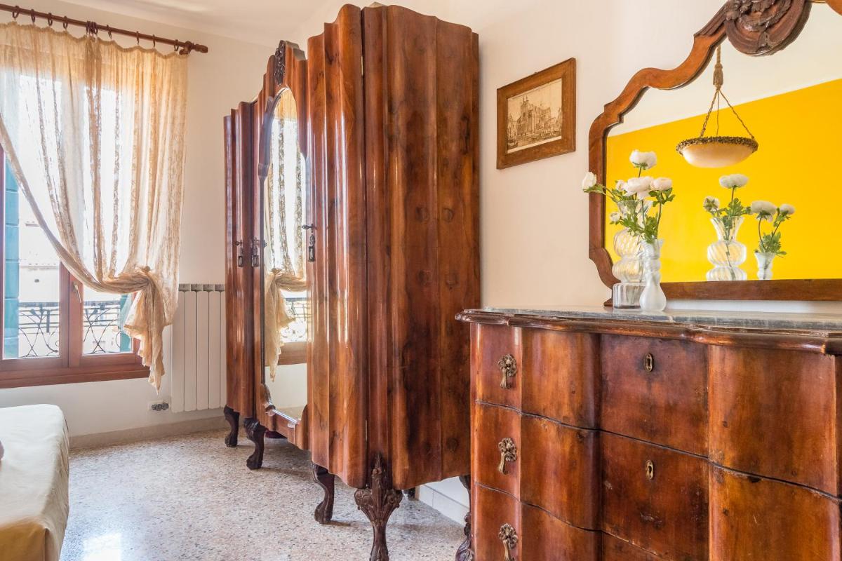 Colombina House close to the Train Station - Housity