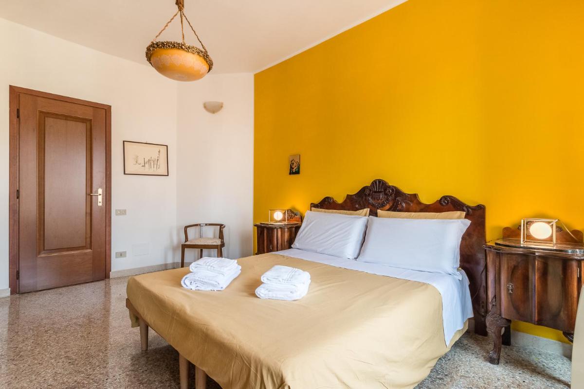 Colombina House close to the Train Station - Housity