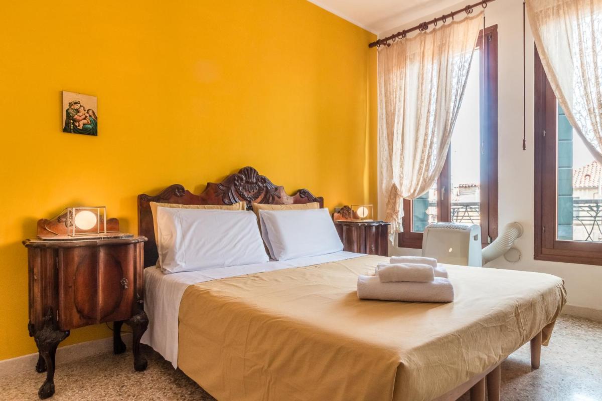 Colombina House close to the Train Station - Housity