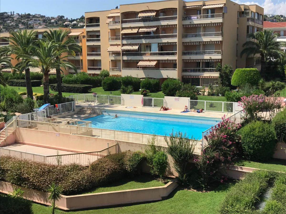 Golfe Juan, quiet apartment with pool, near the beach - Housity