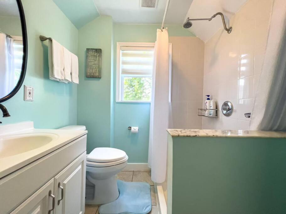 Cozy Queen bedroom feel like home!! - Housity
