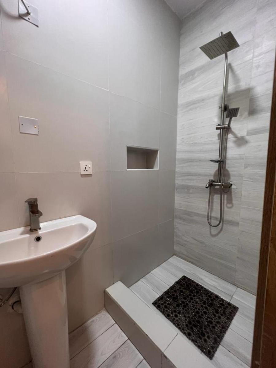 Luxury Studio Flat With Pool at Kingsland Lekki - Housity