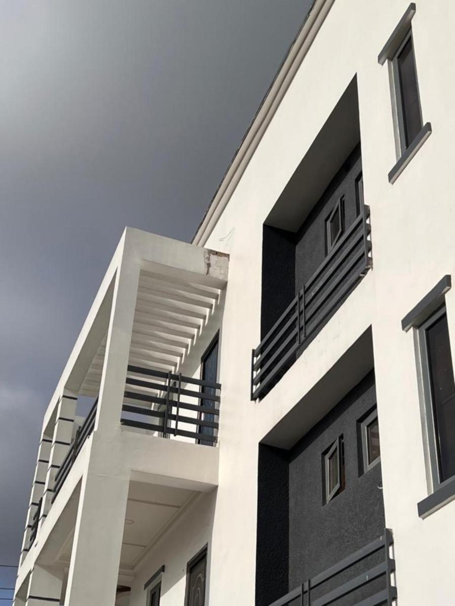 Luxury Studio Flat With Pool at Kingsland Lekki - Housity