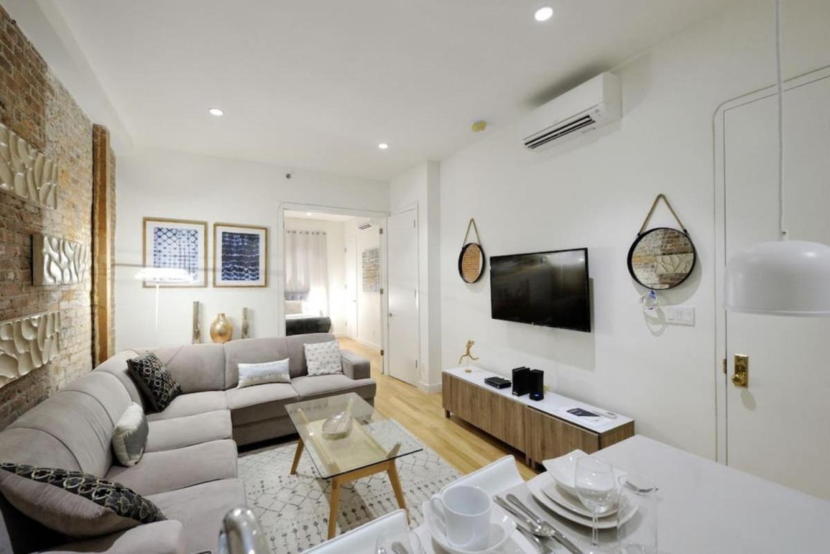 Quaint Fully Furnished 2BR Apartment Midtown West - Housity