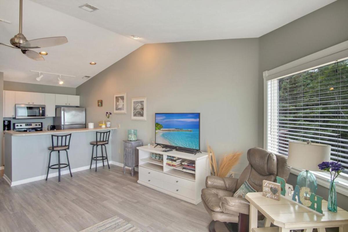 Beach Room 323 - Housity
