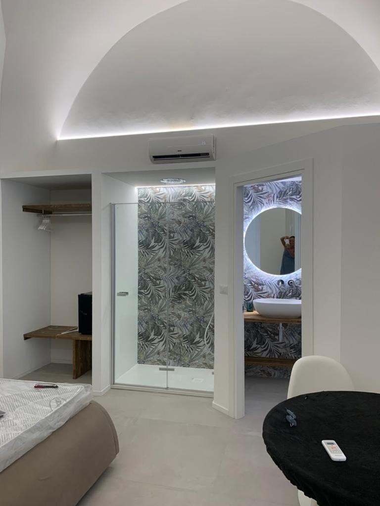 Anema e Core by Andrea de Carlo - Housity