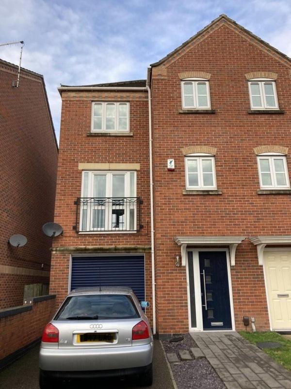 Sherwood Townhouse close to CC, City hospital and park and ride - Housity