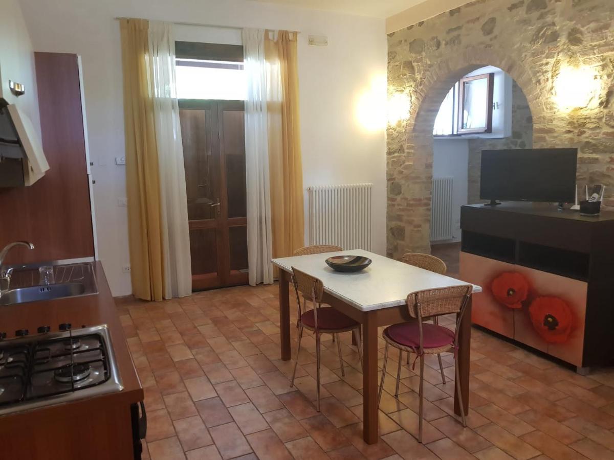 Casale in collina vista Assisi,Brufa di Torgiano - Housity