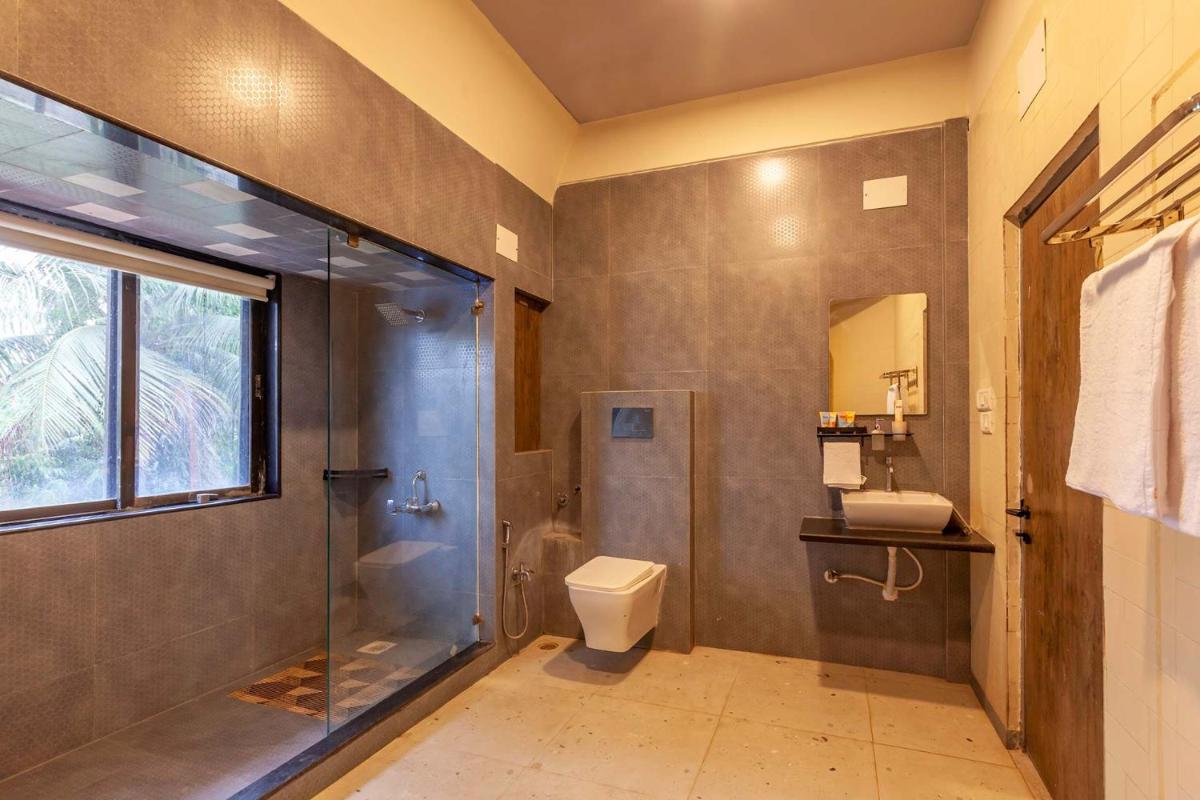 Suitetrails - Grey Mosaics by StayVista - Mountain-view villa in Vasai with Pool, Spacious lawn & Terrace