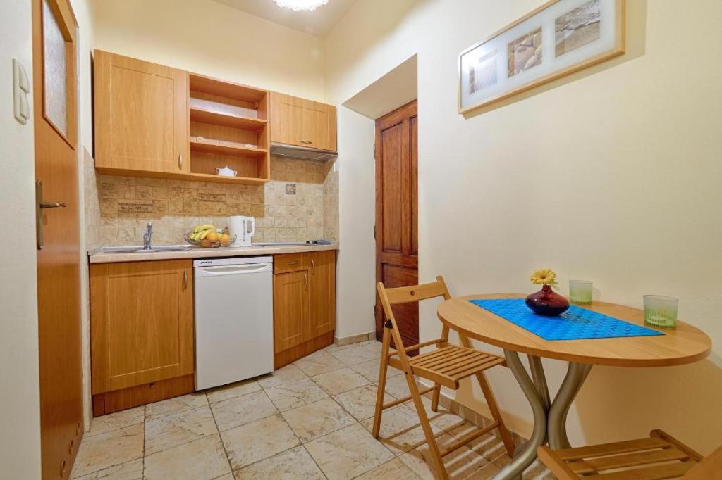 Libro Rooms - Housity