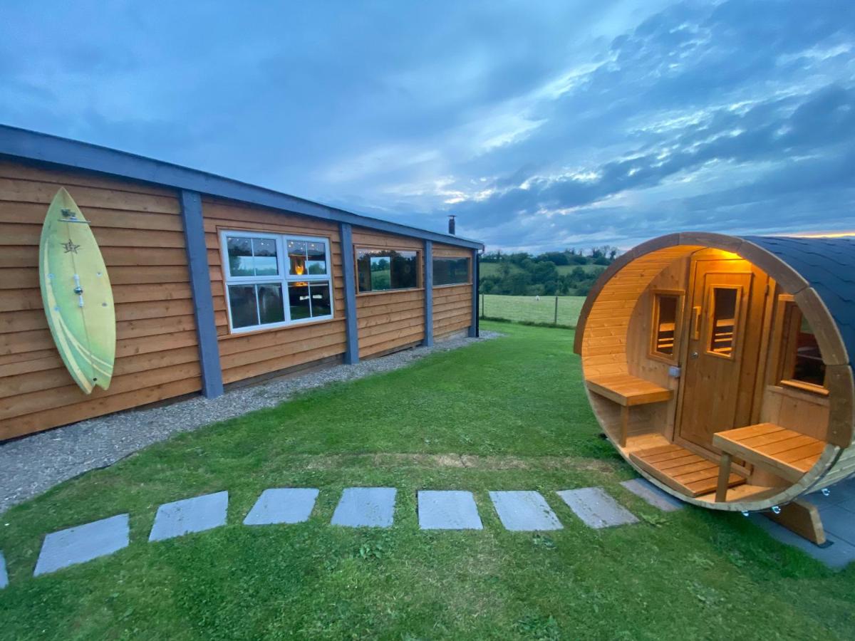 Sleeps 12 Hot Tub Sauna Cinema Pets Welcome - Housity