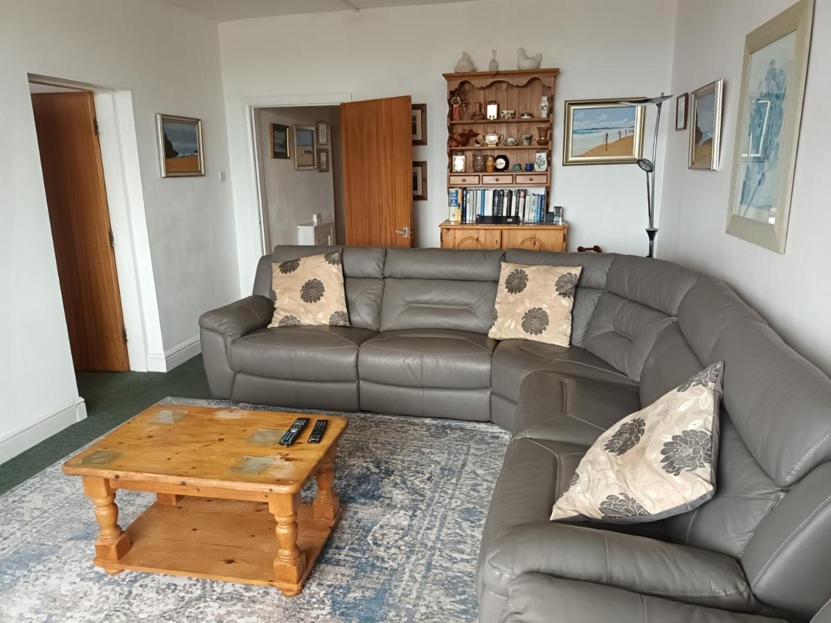 King Arthur Suite, #26 Plas Darien, Lon Isalt, Treaddur Bay, Anglesey LL65 2UP - Housity