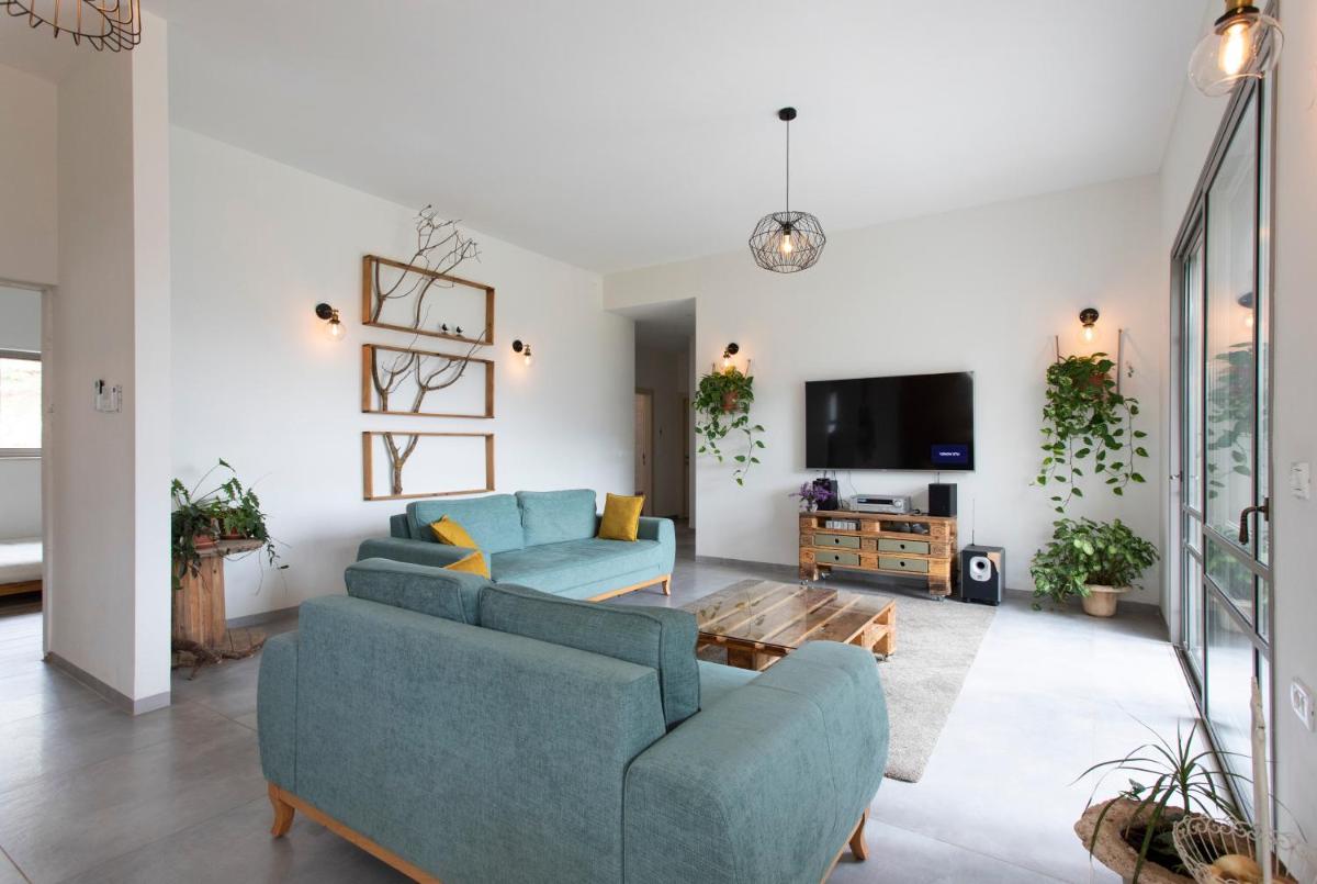 Our Mount Meron Orchard - your perfect getaway - Housity