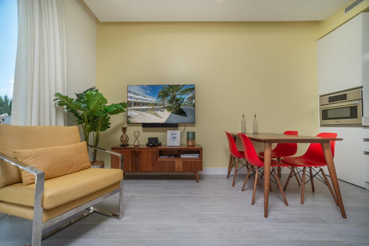 Luxury 1 bed apartment near Seven Mile Beach at The Grove - Villa Pina Colada - Housity