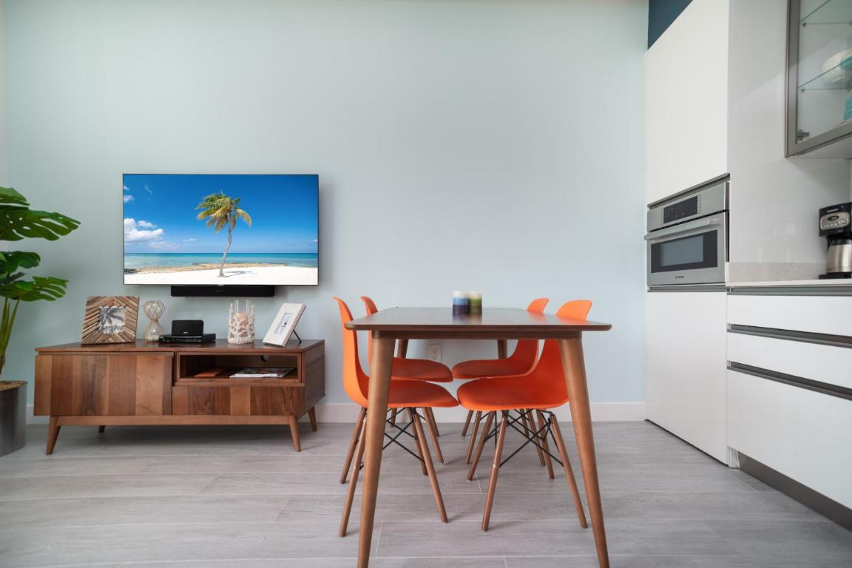 Luxury 1 bed apartment near Seven Mile Beach at The Grove - Villa Island Life - Housity