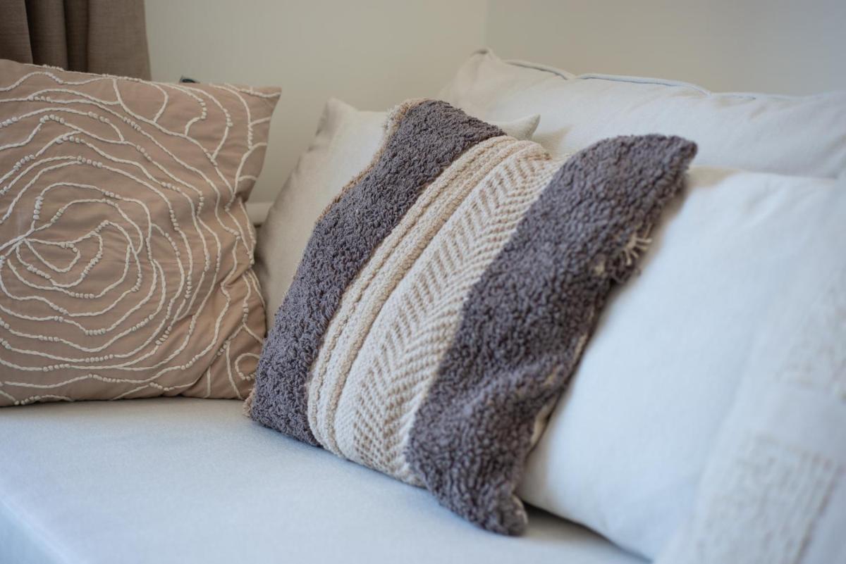 Luxury 1 bed apartment near Seven Mile Beach at The Grove - Villa Zen - Housity