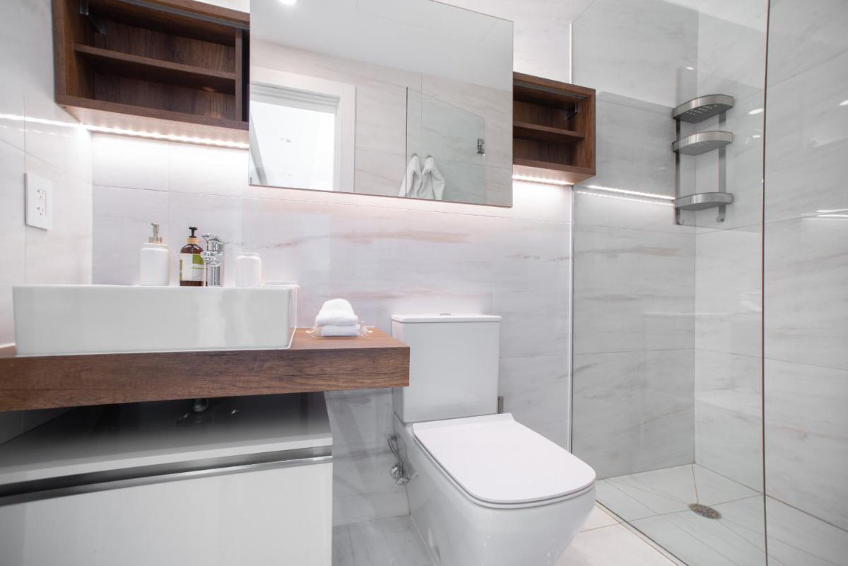 Suitetrails - STUDIO apartment near Seven Mile Beach at The Grove