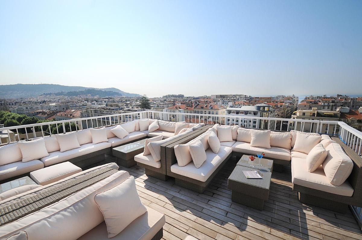 Coin salon dans l'établissement Splendid Hotel & Spa Nice