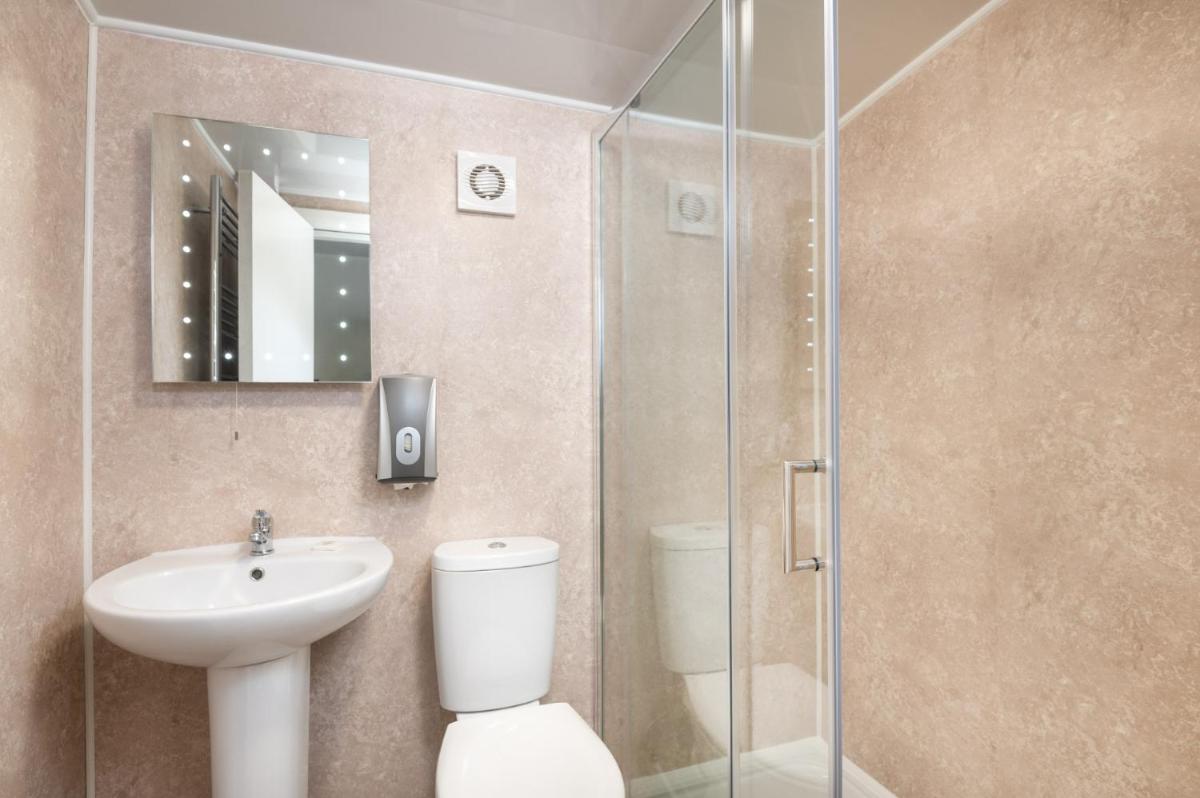 Four Oaks House - Housity