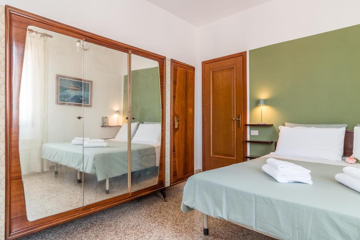 Colombina House close to the Train Station - Housity