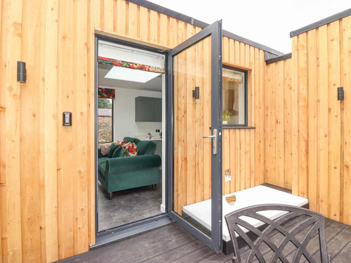 Brow Wood Cabin - Housity