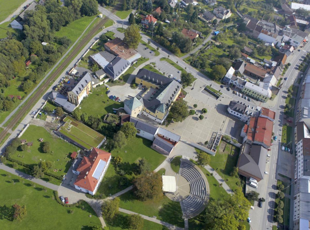Hotel Zámek Velká Bystřice - Housity