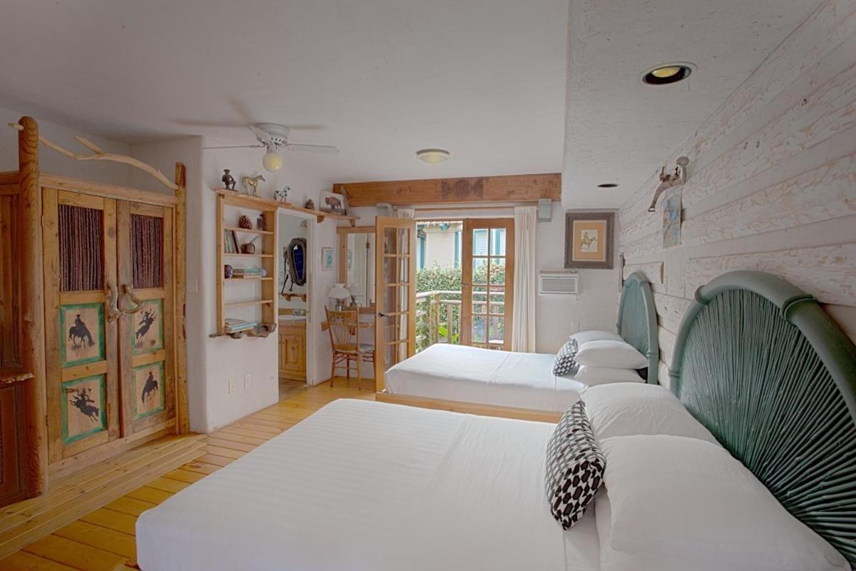 Les Artistes Inn - Housity