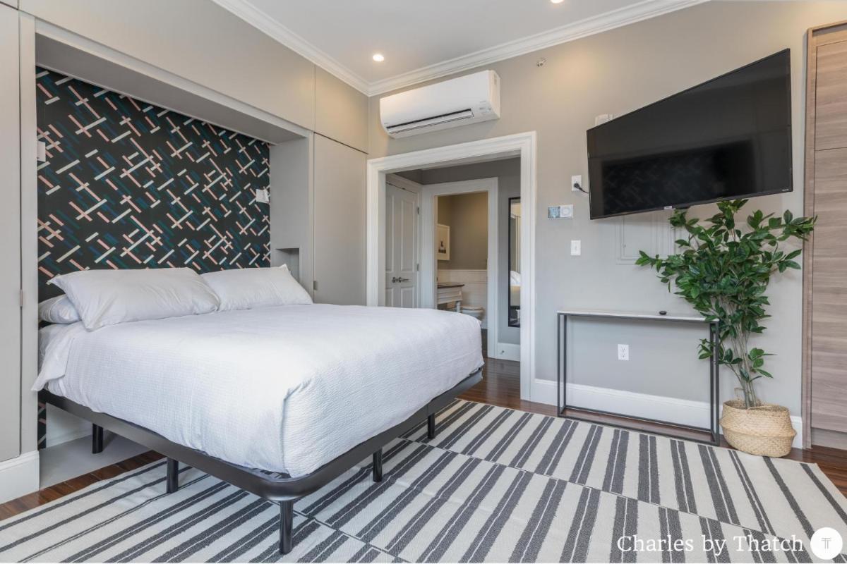 J Miller Flats by Thatch - Housity