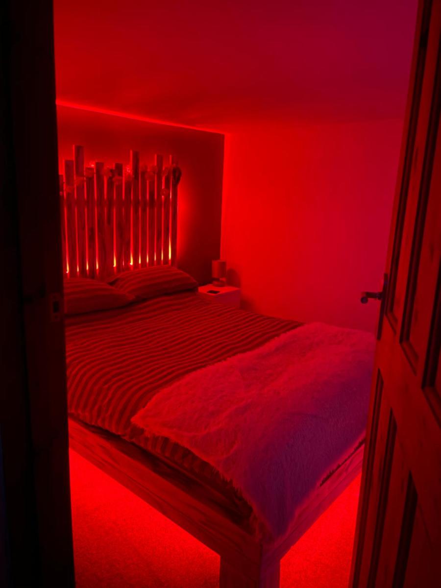 Bankhead Accommodation with Hot Tub in Aberdeenshire - Housity
