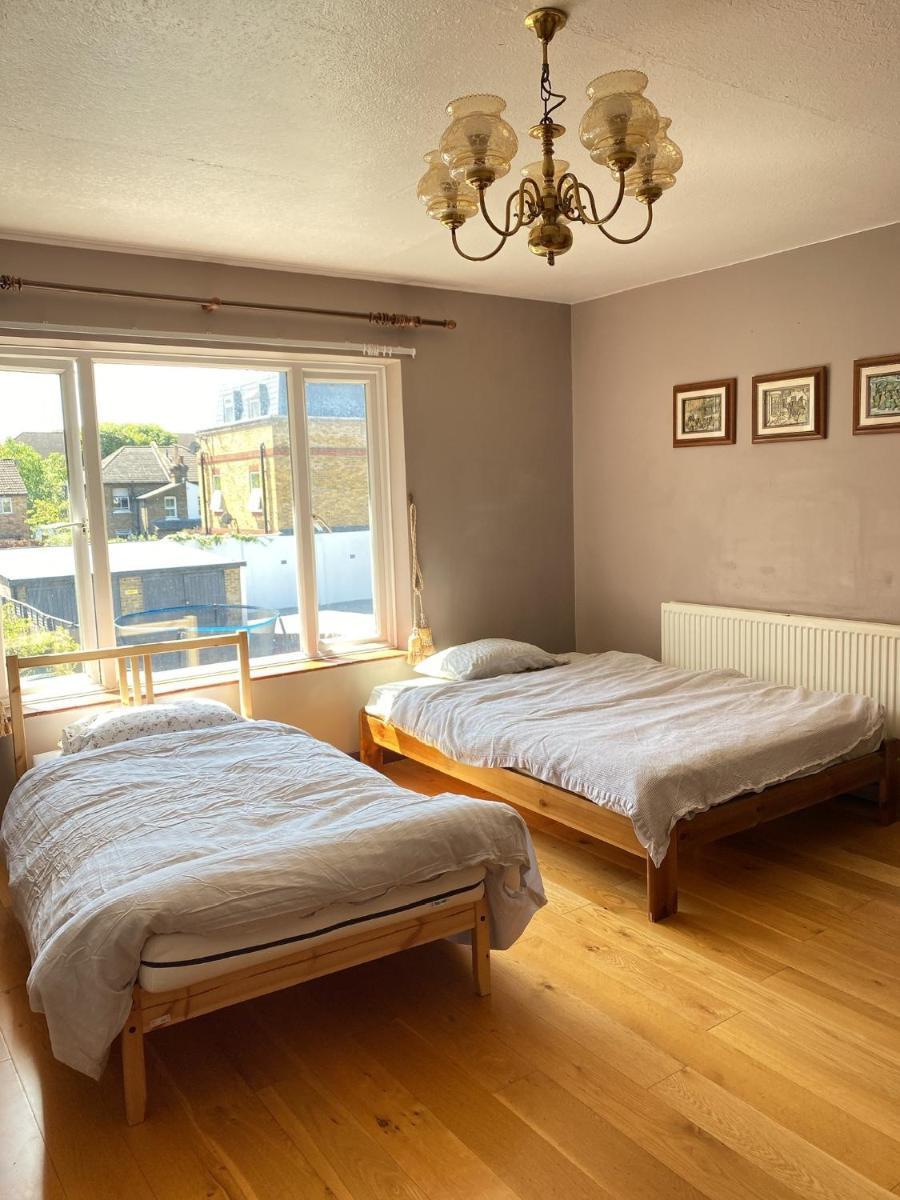 Lovely 3 bedroom flat close from station - Housity