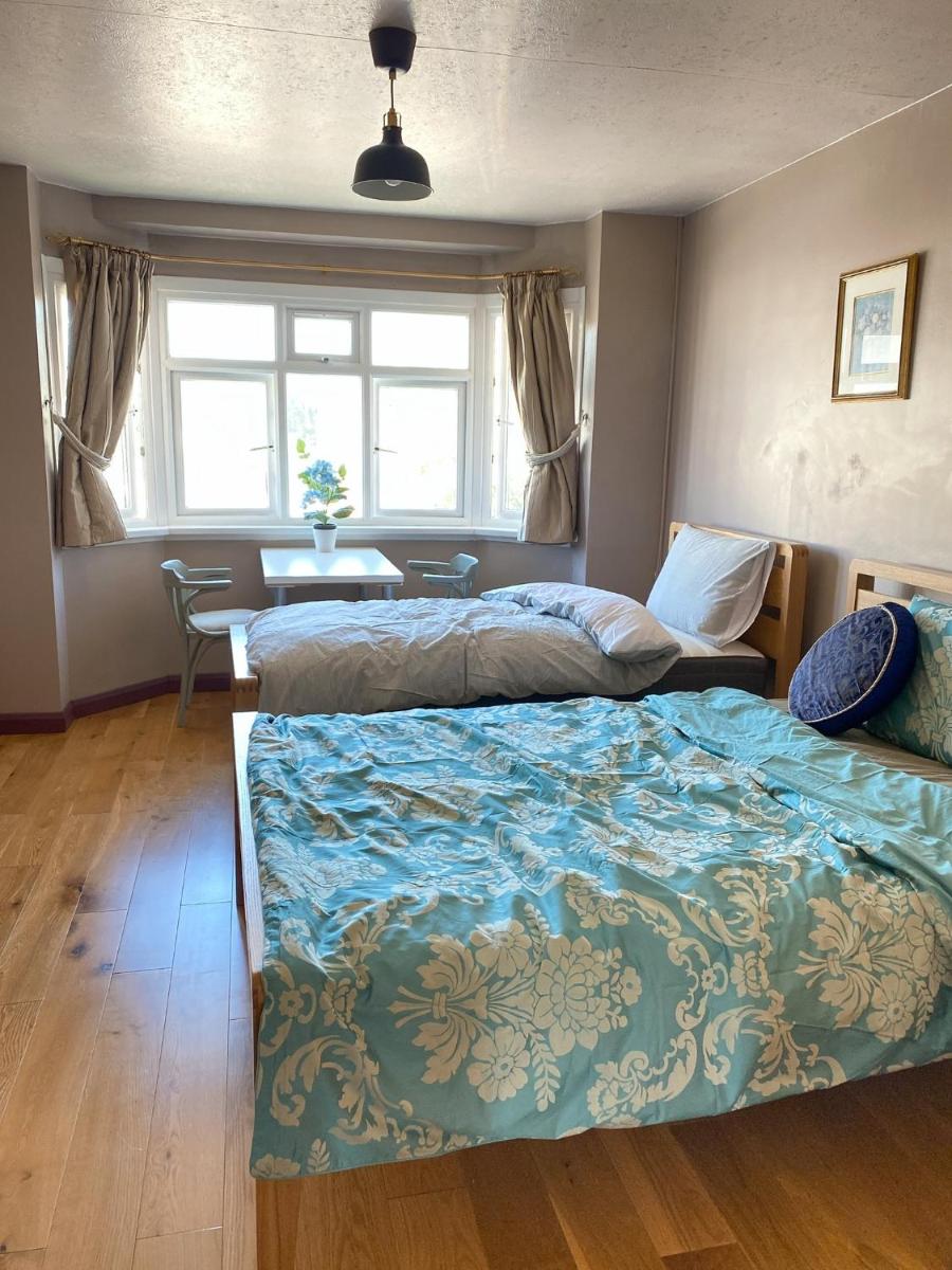 Lovely 3 bedroom flat close from station - Housity