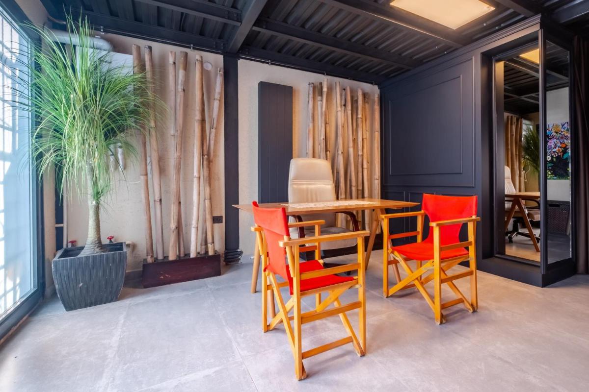 House w Modern Interior in Fatih - Housity