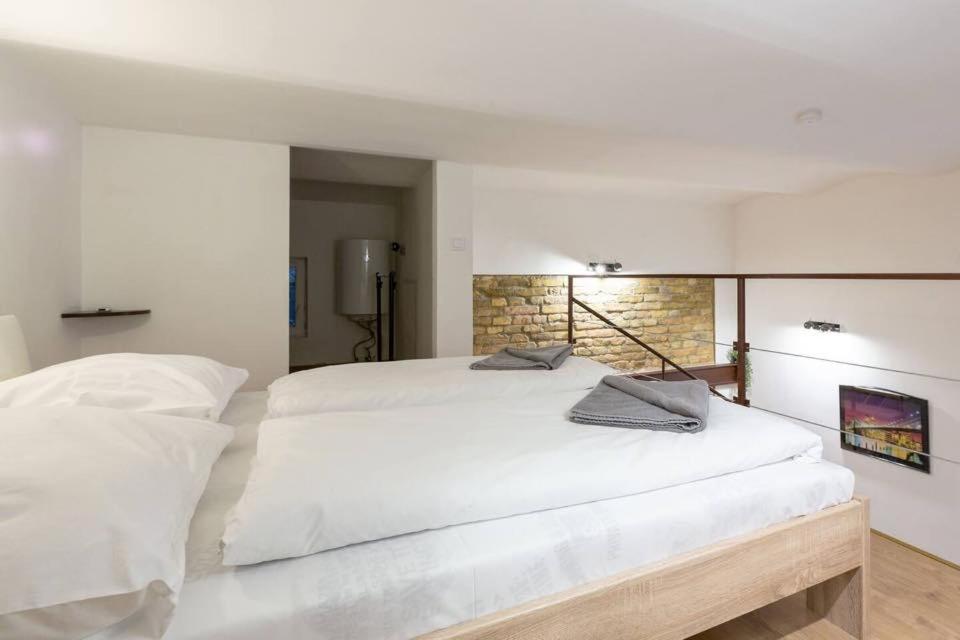 Stylish loft flat in the heart of Budapest - Housity