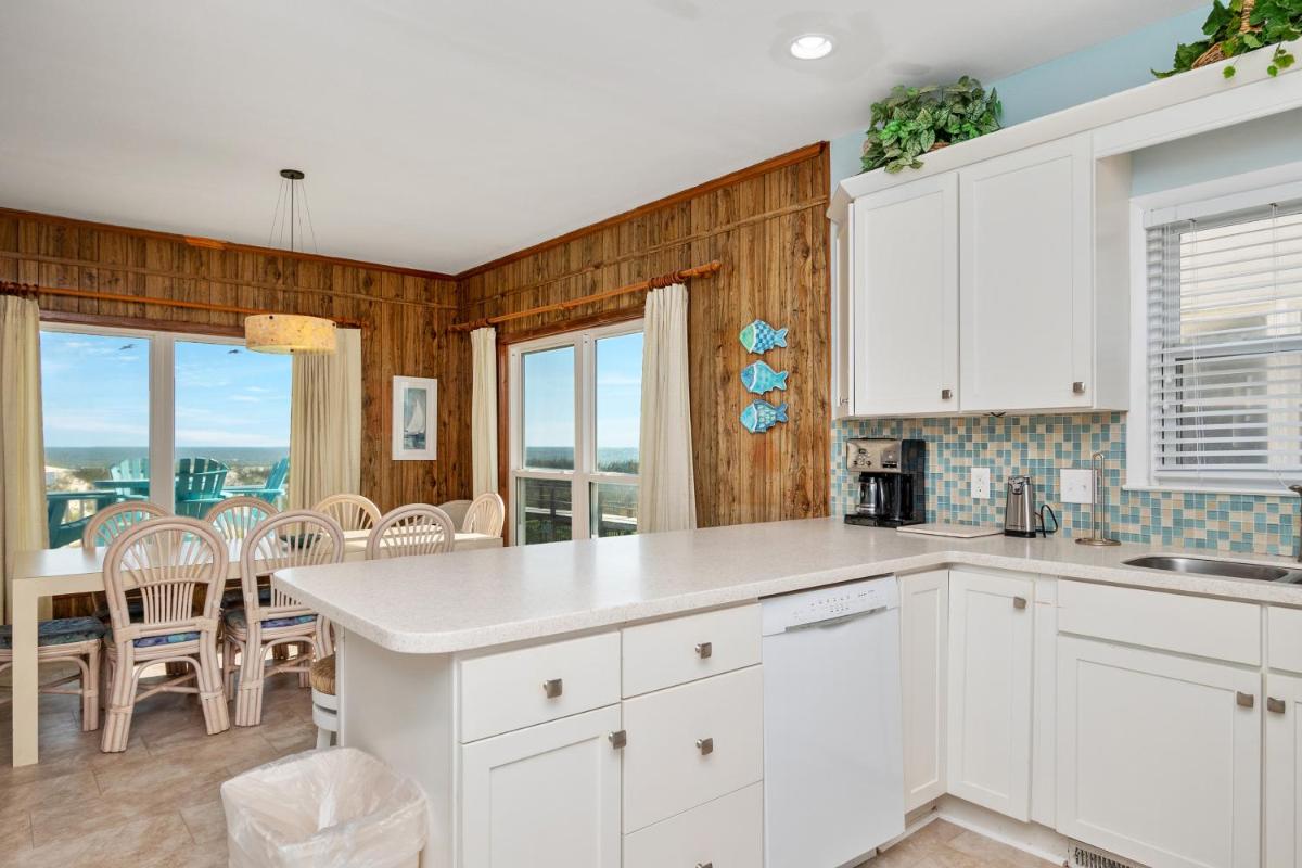 Beach Walkers by Oak Island Accommodations - Housity