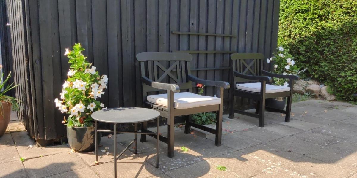 Easy Living Bed and Breakfast - Housity