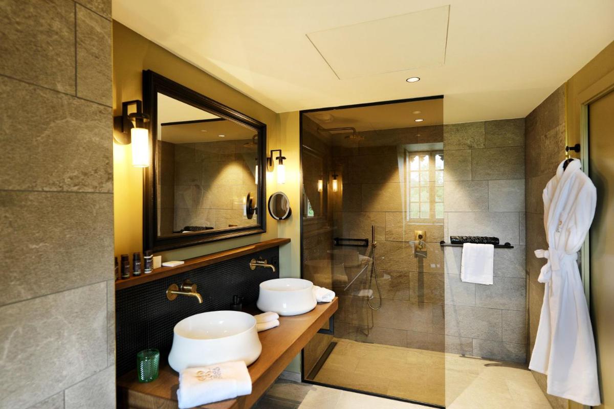 Salle de bains dans l'établissement Chateau De Germigney