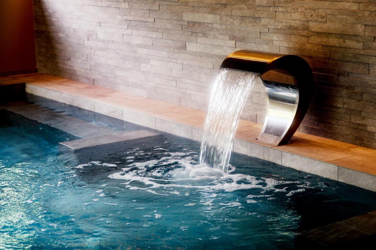 Piscine de l'établissement Chateau De Germigney ou située à proximité