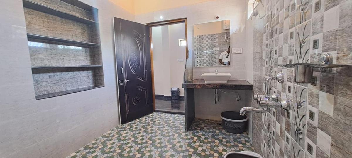 SAMRAT HOME STAY - Housity