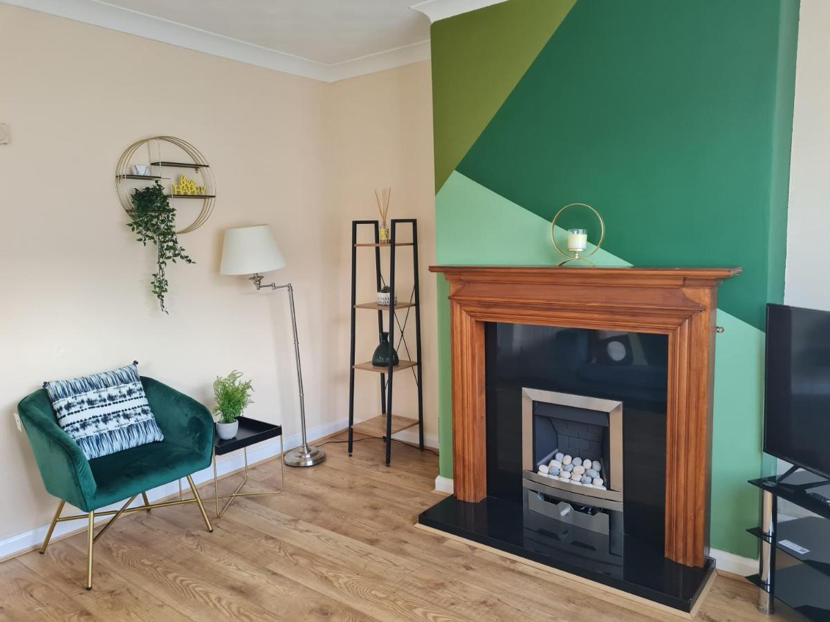 The Grove House with Free Parking - Housity