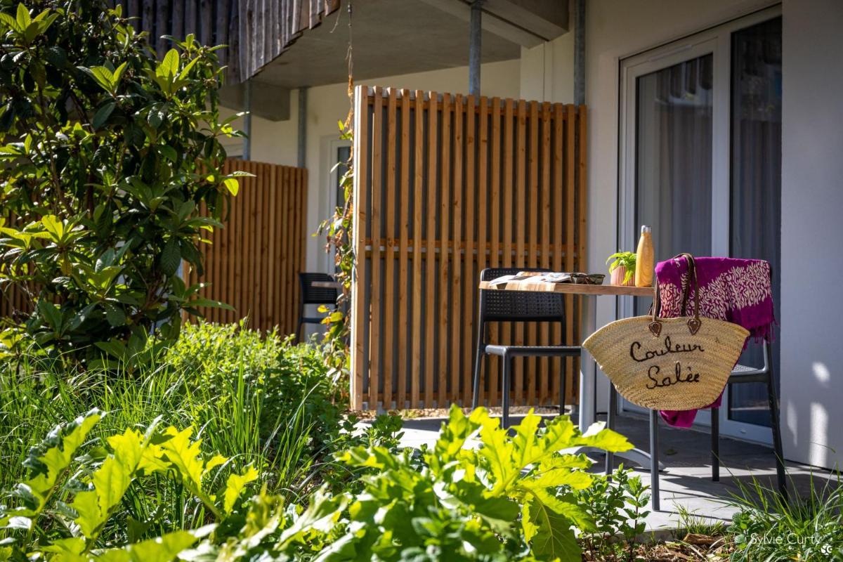 Jardin de l'établissement ATHOME RESIDENCE ET SPA