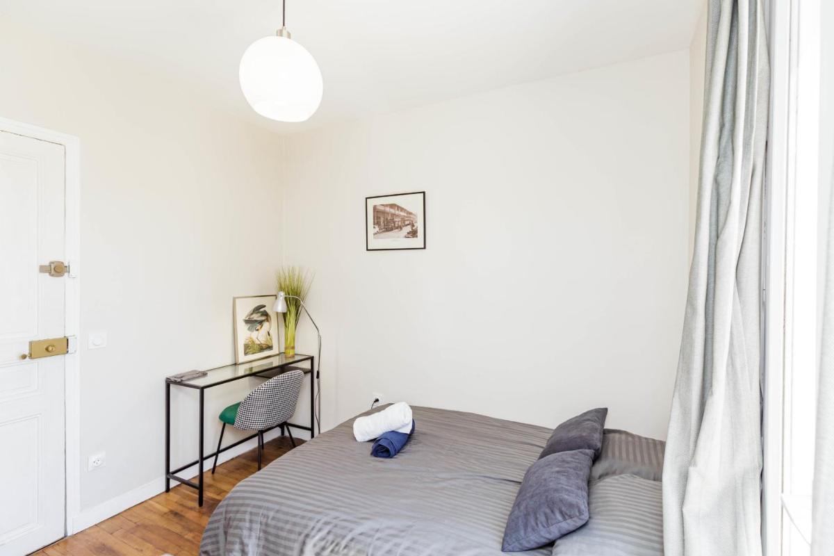 Bright 12m Ideal For Couple In Saint Ouen - Housity