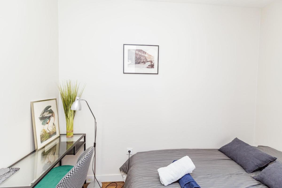 Bright 12m Ideal For Couple In Saint Ouen - Housity